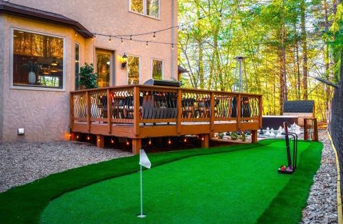 Fletcher House | Sleeps 20 15 Mins to DT AVL Sauna Hot Tub!