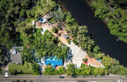 Town 'n' Country House | Sleeps 20+, 2 houses, Swim-Spa, hot tub, bachelor and party place