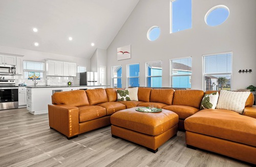 Crystal Beach House | Sleeps 20, 4 King BR, Beach Access, Luxury Spa, Decks, Pets, Games Galore