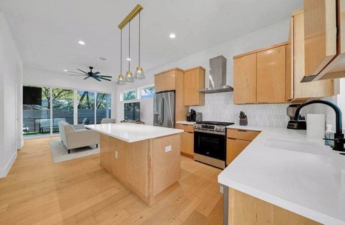 Riverside House | Sleeps 20, 5br Pool table, Chef's Kitchen, Pool