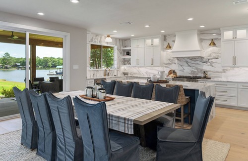 Tool House | Sleeps 20+ — Cedar Creek Lake — Lakefront Kayaks — Boat/Jetski Rentals