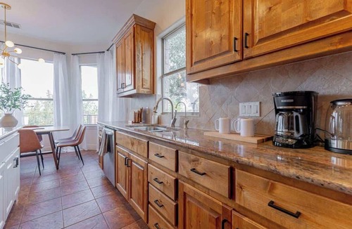 Dripping Springs House | Sleeps 20 | Luxury Estate | Pool, Game Room