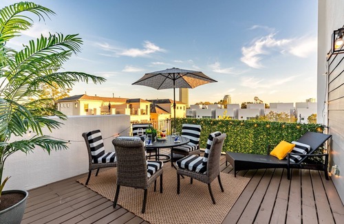 Washington Ave./ Memorial Park House | Sleeps 20! Luxury Twin Homes Near Dtown & NRG HTX