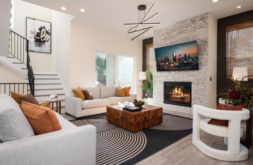Washington Ave./ Memorial Park House | Sleeps 20! Luxury Twin Homes Near Dtown & NRG HTX