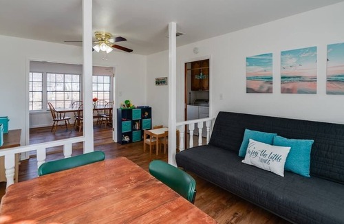 Round Rock House | Sleeps 20 - Peaceful Retreat: 3 Acres Next to Park