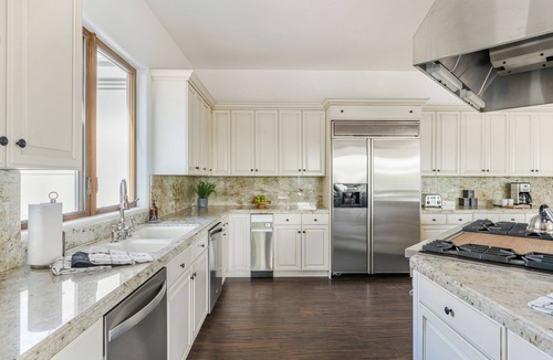 Poway House | Sleeps 20 | Pool + Slide + Spa + Putting Green | Near Wineries | Barrel & Crest