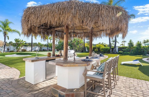 Poway House | Sleeps 20 | Pool + Slide + Spa + Putting Green | Near Wineries | Barrel & Crest