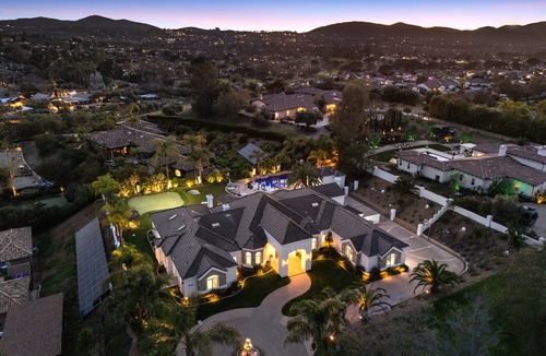Poway House | Sleeps 20 | Pool + Slide + Spa + Putting Green | Near Wineries | Barrel & Crest