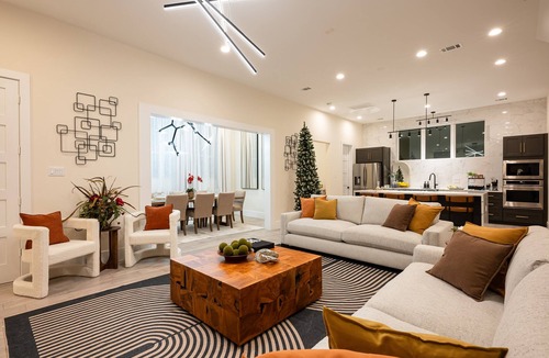 Washington Ave./ Memorial Park House | Sleeps 20! Two Homes, 8BR, 2 Kitchens, 2 Rooftops