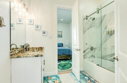 Surfside Beach House | Sleeps 21 Minutes to the Beach