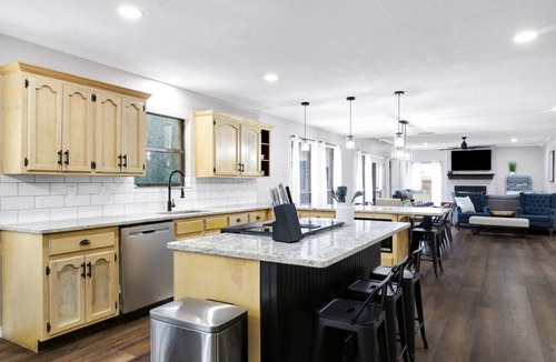 San Antonio House | Sleeps 21! Private Oasis in the City