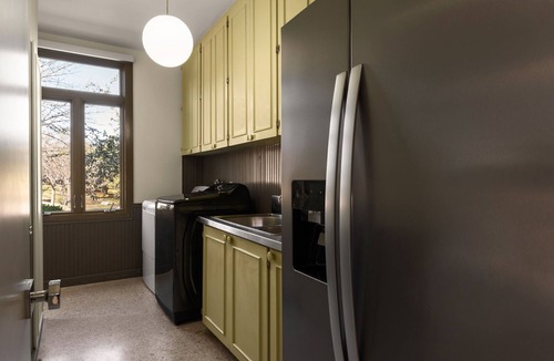 Highland Park West House | Sleeps 22+ - 15min ATX & Lake - Theater, Arcade, Sauna, Pool