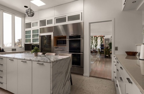 Highland Park West House | Sleeps 22+ - 15min ATX & Lake - Theater, Arcade, Sauna, Pool