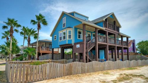 Leeward Sands House | Sleeps 22 2 Homes w Private Pool Game Room Nature Views 7 BDR AvantStay
