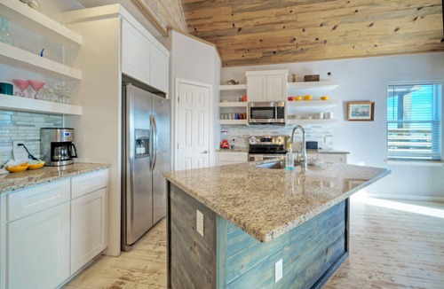 Flour Bluff House | Sleeps 22 | 3 Homes w/Boat Dock + Waterfront Pool | Laguna Village Sanctuary