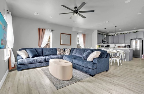 Fort Worth House | Sleeps 22 by FW Stockyards Downtown with Hot Tub