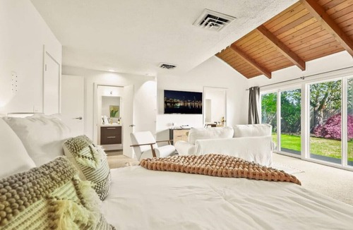 Cedar Hills House | Sleeps 22 | Game Room/Hot Tub