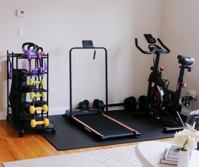 Irving Park East House | Sleeps 22 Modern Multi-Unit Gym Workspaces