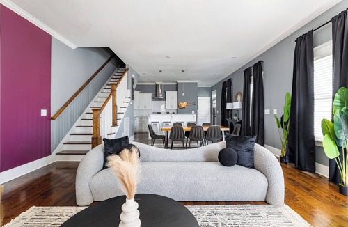 Talbot's Corner House | Sleeps 24, 2 Hot Tubs, Game & Glam Rooms, King Bds