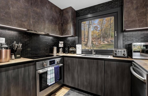 Tannersville House | Sleeps 24! Luxury, Sauna, Hot tub, Zen room, Gameroom, pets