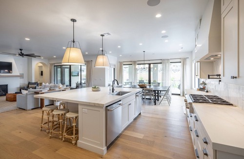 St. George House | Sleeps 25, Private Pool, Hot Tub & Courts, Playground