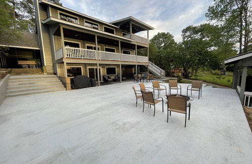 Brookeland House | Sleeps 26.Waterfront Lakehouse on Lake Sam Rayburn. Unbelievable views!