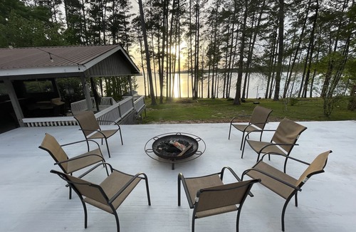 Brookeland House | Sleeps 26.Waterfront Lakehouse on Lake Sam Rayburn. Unbelievable views!
