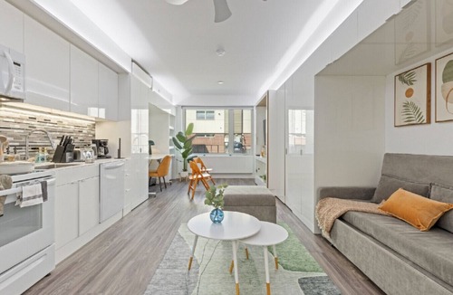 Cleveland Apartment | Sleeps 3 | Cleveland Clinic + University Circle