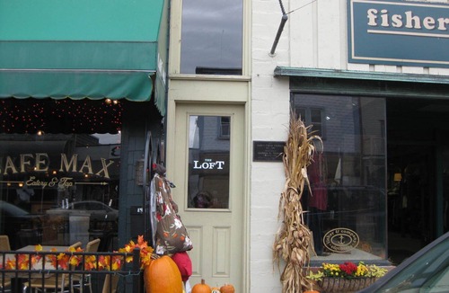 Culver Apartment | Sleeps 3 Downtown