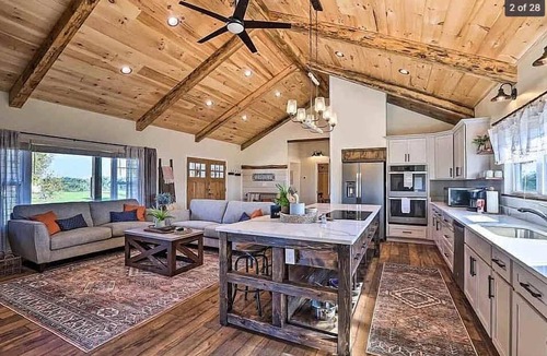 Williamstown House | Sleeps 30 | 11 BR | 9 BR | 2 Homes