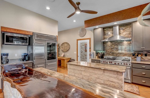 Kingsland House | SLEEPS 30 Chilled and heated pool, private beach with kayaks and paddle boards