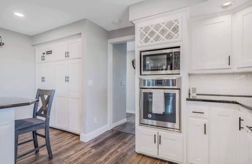 Kaukauna House | Sleeps 30 | Crew-Friendly | Pool & Hot Tub