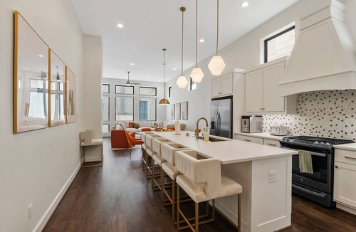 Montrose House | Sleeps 36 14BR/14BA 2 Homes Houston FIFA WC