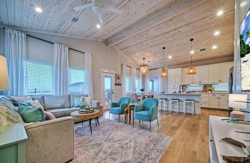 Port Aransas House | Sleeps 36! 3 Homes Side-by-Side w/Private Pools, Patio Lounge, 5 Mins to Beach
