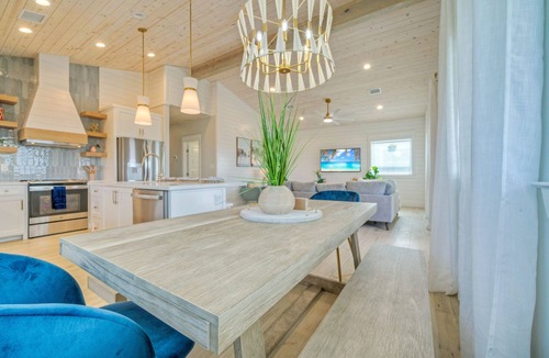 Port Aransas House | Sleeps 36! 3 Homes Side-by-Side w/Private Pools, Patio Lounge, 5 Mins to Beach