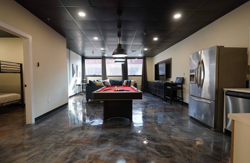 North Oakland Apartment | Sleeps 36 8bd/8ba 7 sofa beds. Big enough!