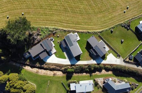 Ohakune House | Sleeps 36 people - 3 spas - 3 homes