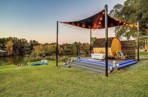 Dennis House | Sleeps 37 | Lakefront Compound w/3 Homes + Pool