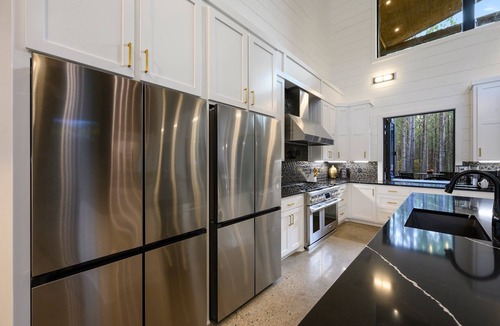 Hochatown Cabin | Sleeps 38, Luxury Lodge, Gym, Golf, Theater & HotTub, children area, workstation