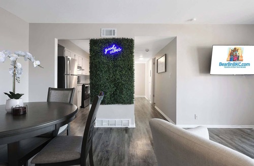 Rosedale Apartment | Sleeps 4, 2 Bedroom Apt. w/King beds, FIFA READY