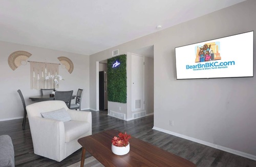 Rosedale Apartment | Sleeps 4, 2 Bedroom Apt. w/King beds, FIFA READY