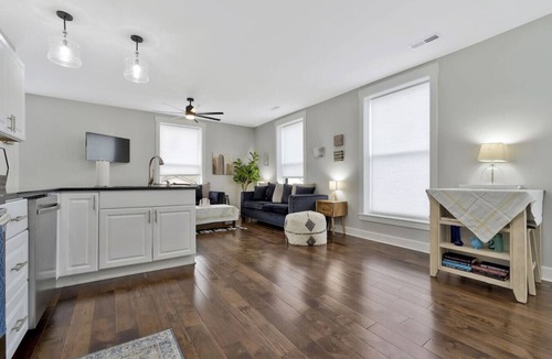 Dickson Apartment | *Sleeps 4* Downtown USA ~ Walkable Dickson Apt