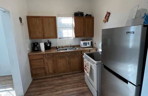 San Angelo House | Sleeps 4/Fenced Yard/Pet Friendly/Near Downtown