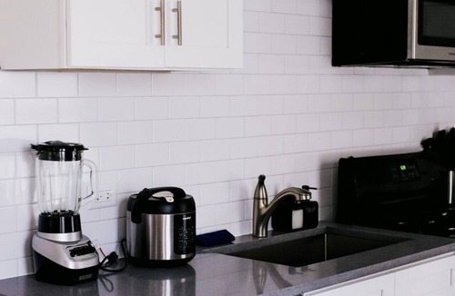 Irving Park East Apartment | Sleeps 4 New Modern 1BR Workspace