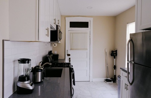 Irving Park East Apartment | Sleeps 4 New Modern 1BR Workspace