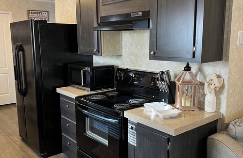 Eden Cottage | Sleeps 4 -Private Country Retreat Near Savannah & Beaches - Close to i-95 & i-16