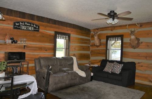 Lexington House | Sleeps 4, Rustic, Secluded