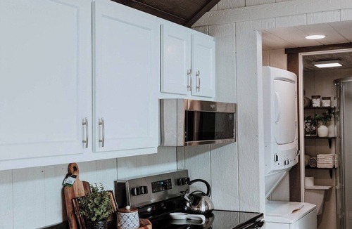 Bradford House | Sleeps 4, secluded, tiny home