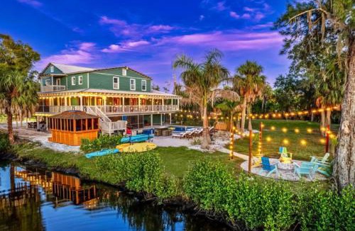Tampa Villa | Sleeps 40! 13BR Heated Pool Waterfront Resort Spa
