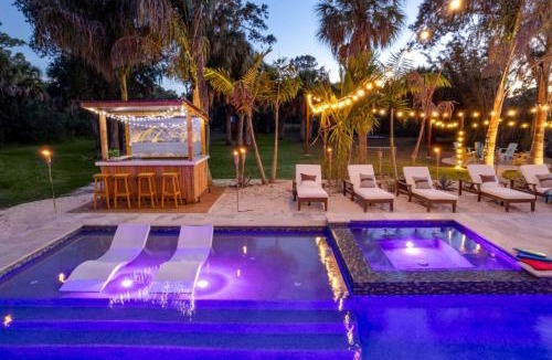 Tampa Villa | Sleeps 40! 13BR Heated Pool Waterfront Resort Spa